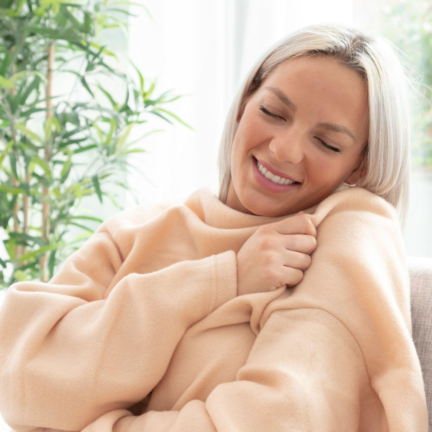 Coperta con maniche e tasca - Beige