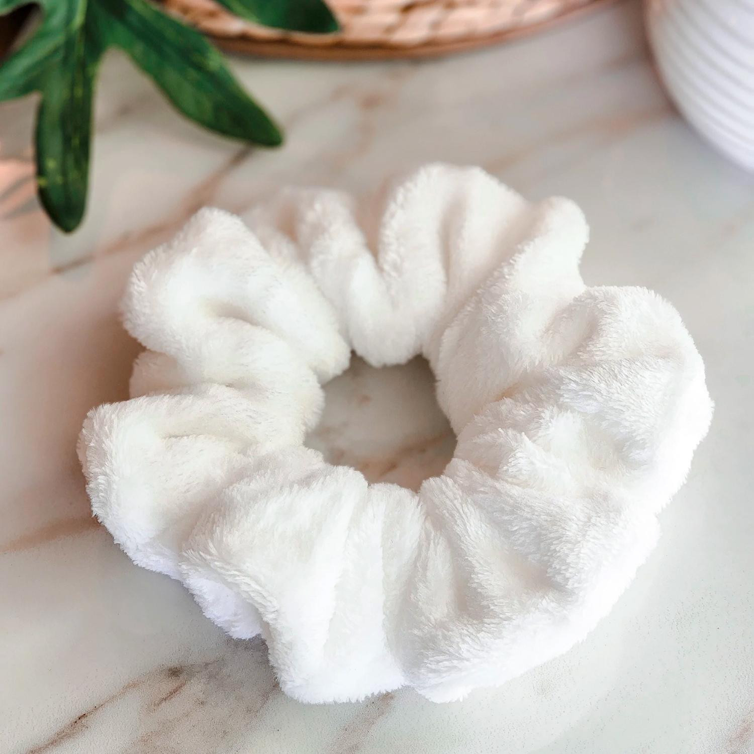 Haarscrunchie van imitatiebont - wit