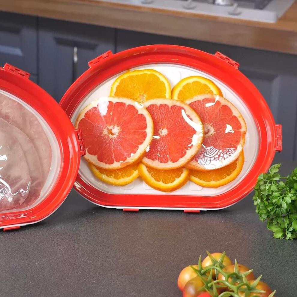 2x caixas de comida com filme plástico