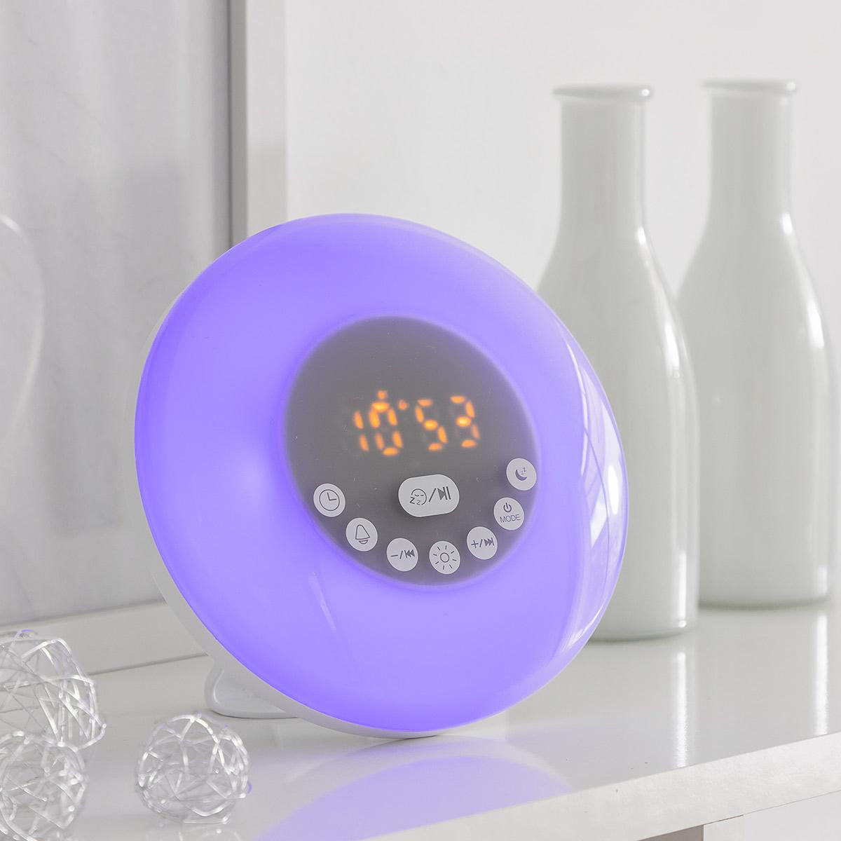 Alarm clock with sunrise simulation