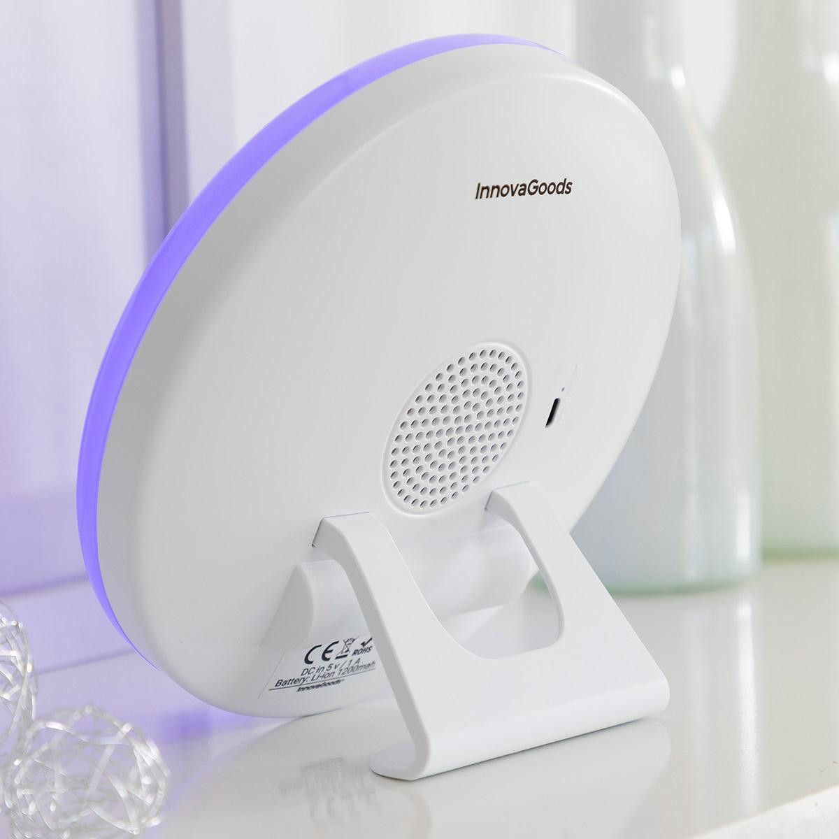 Alarm clock with sunrise simulation
