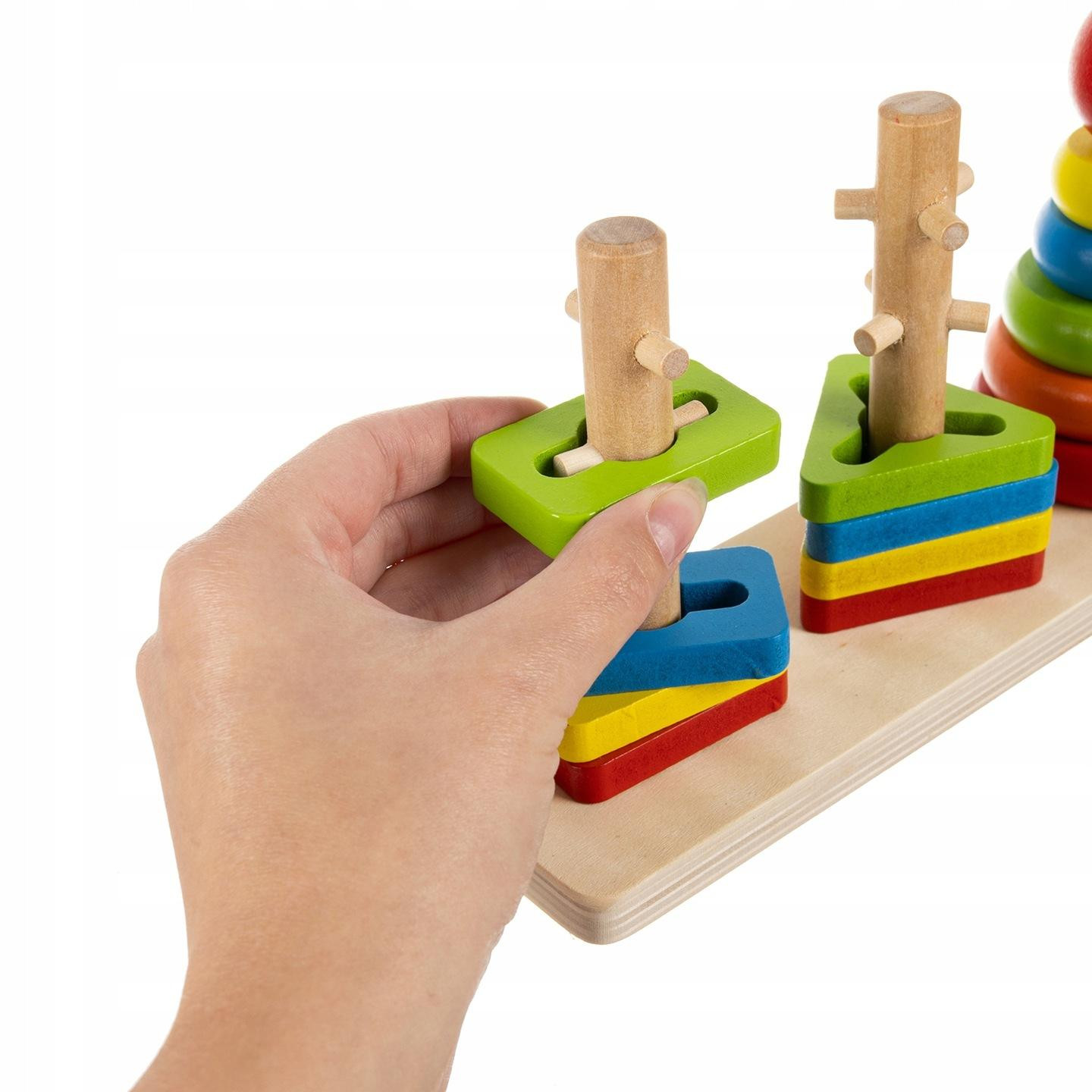 Gioco impilabile con diverse forme in legno