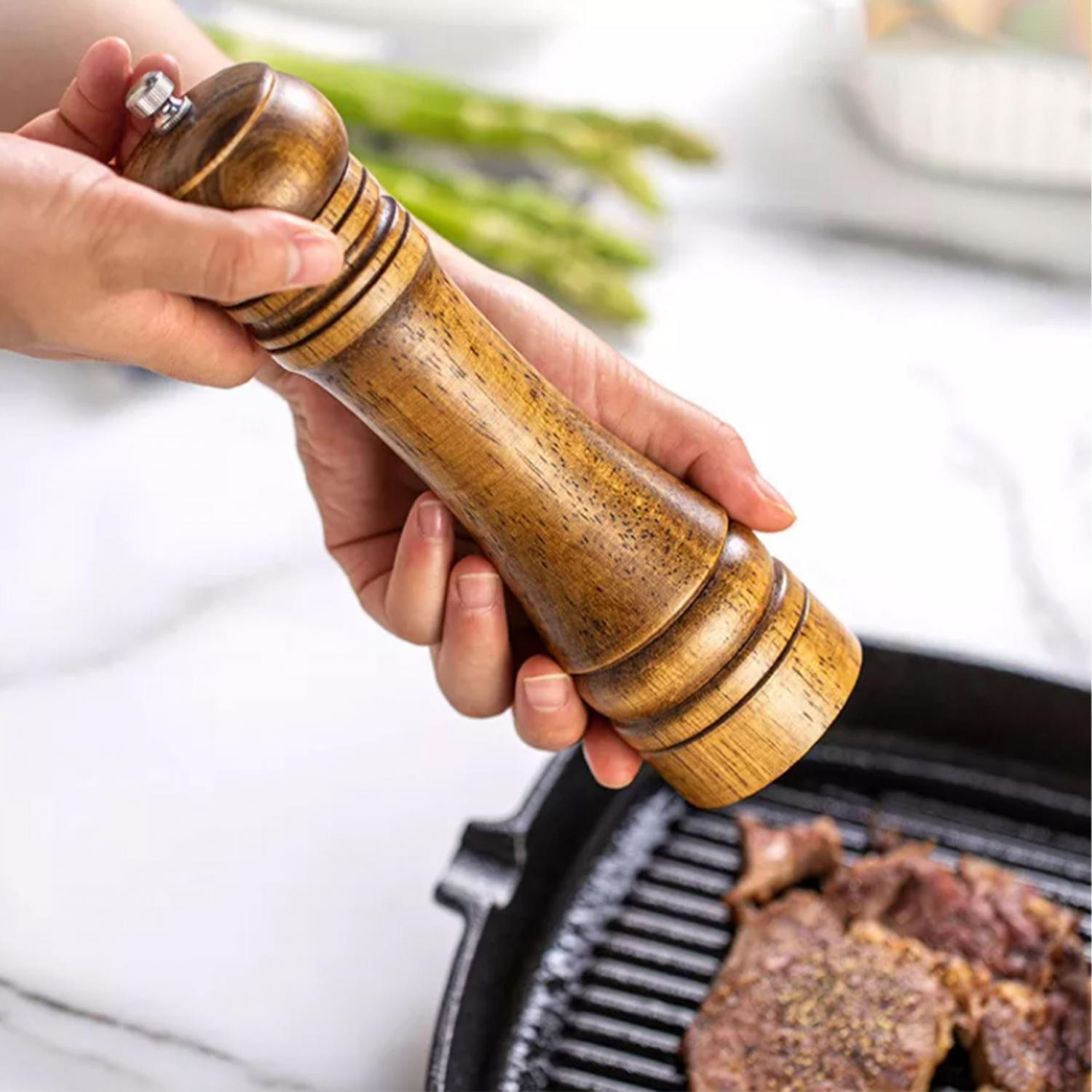 Pfeffermühle aus Eichenholz