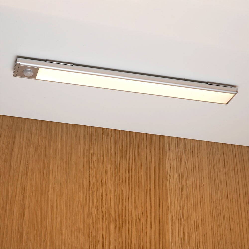 Wardrobe lighting with motion sensor