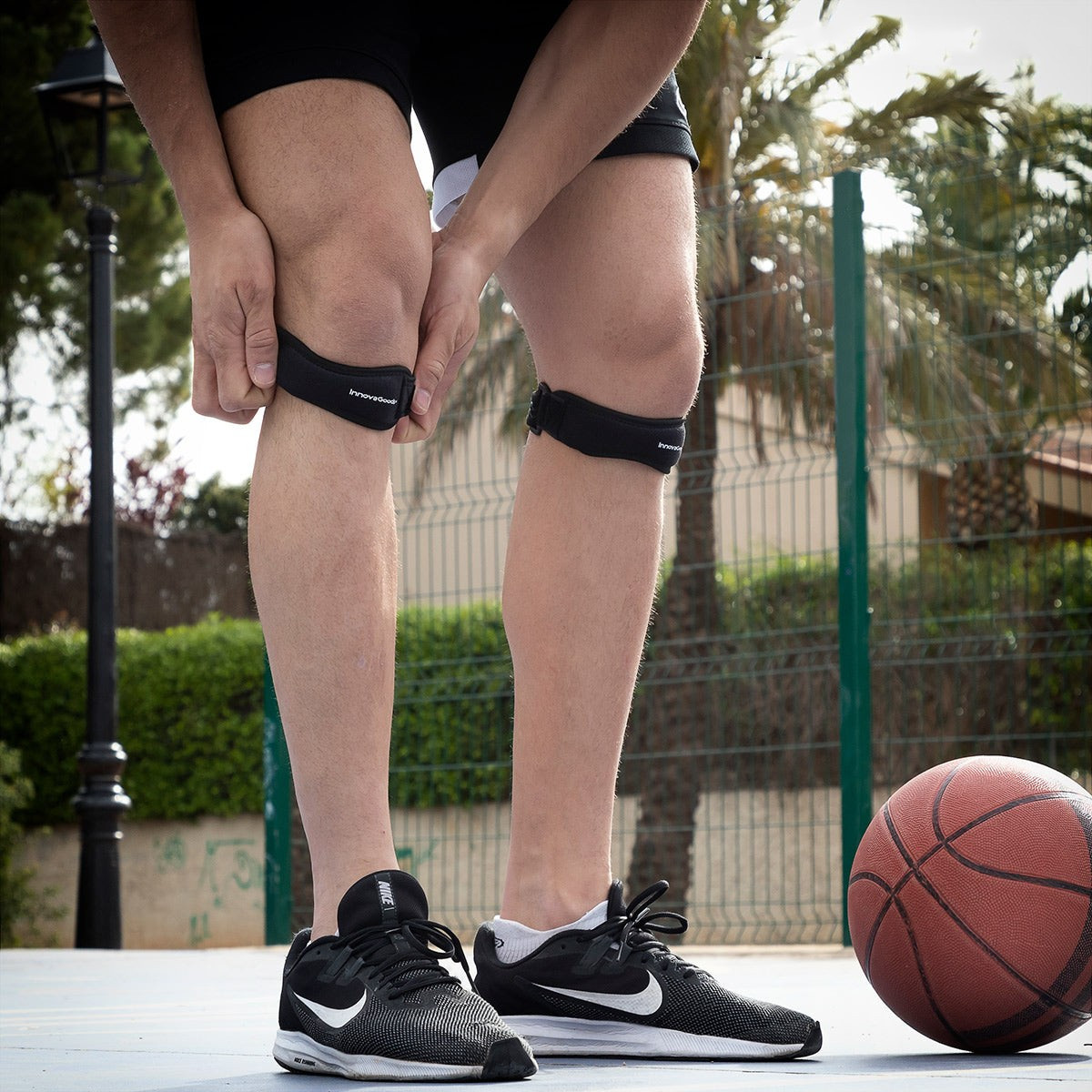 Support bands for knees - 2 pcs - black