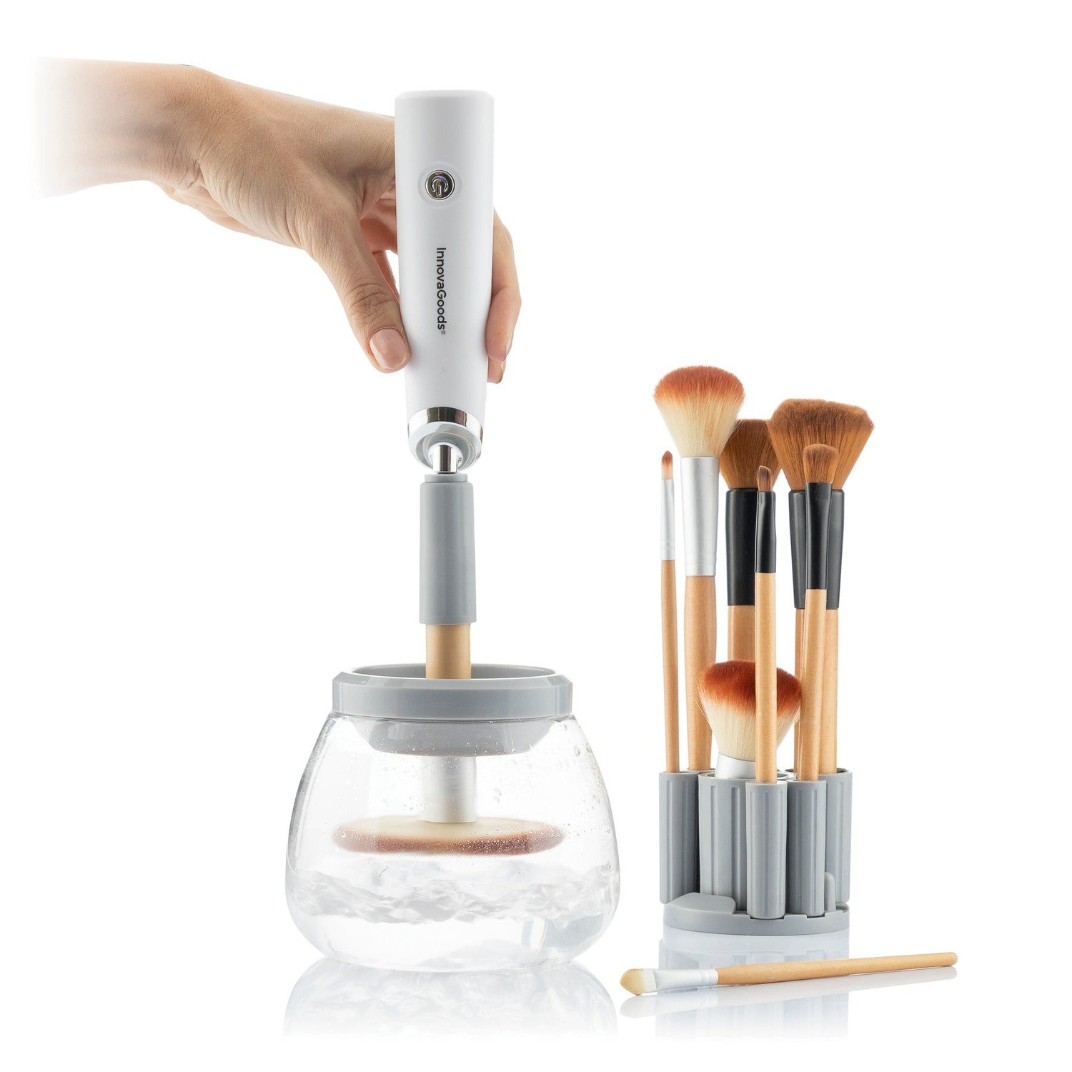 Cleaning machine for makeup brushes