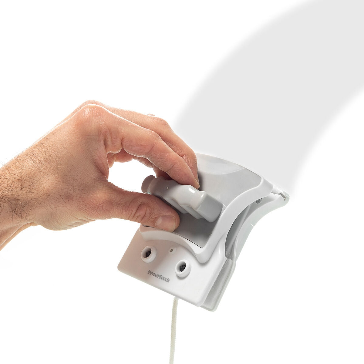 Magnetic window cleaner