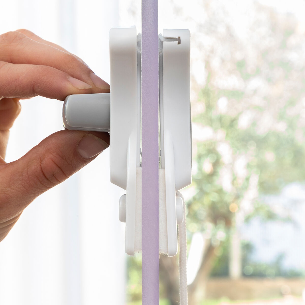 Magnetic window cleaner