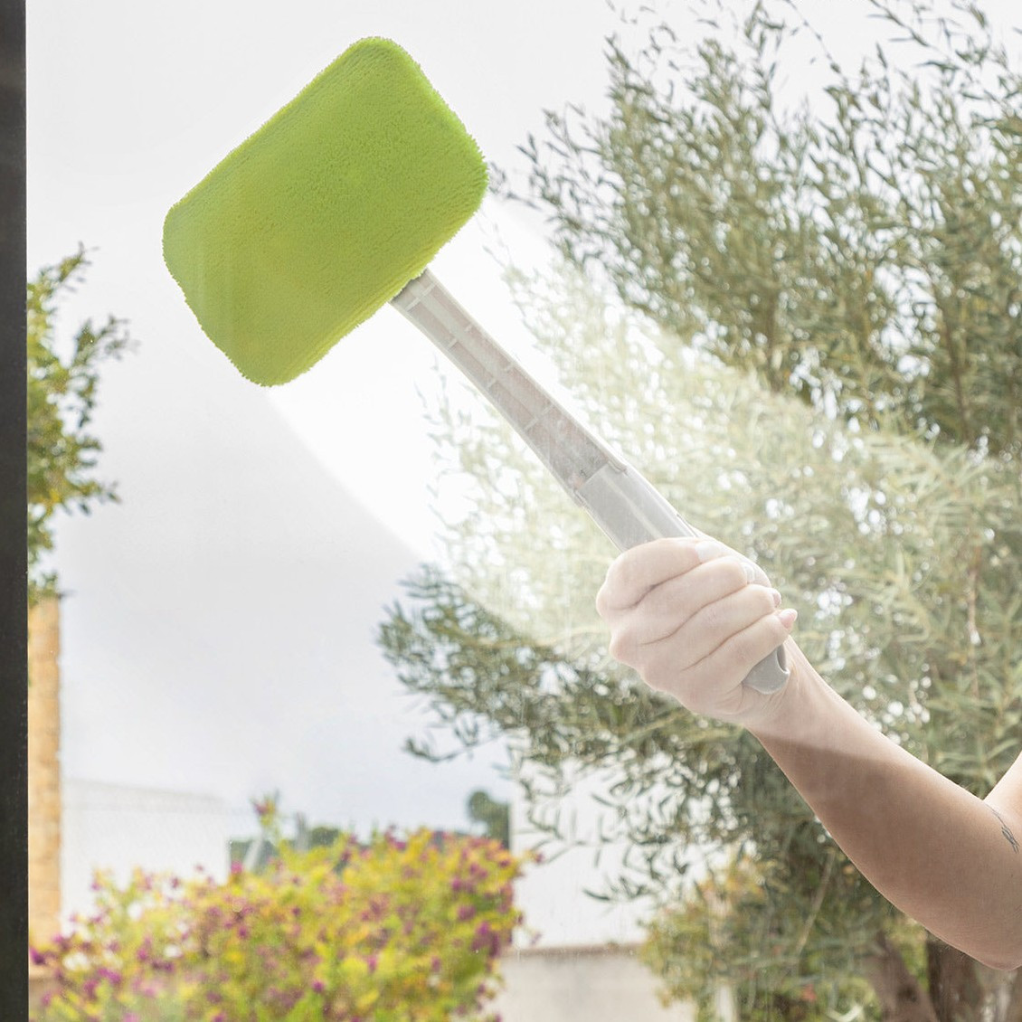 Glass cleaning - Sponge on shaft - With spray function
