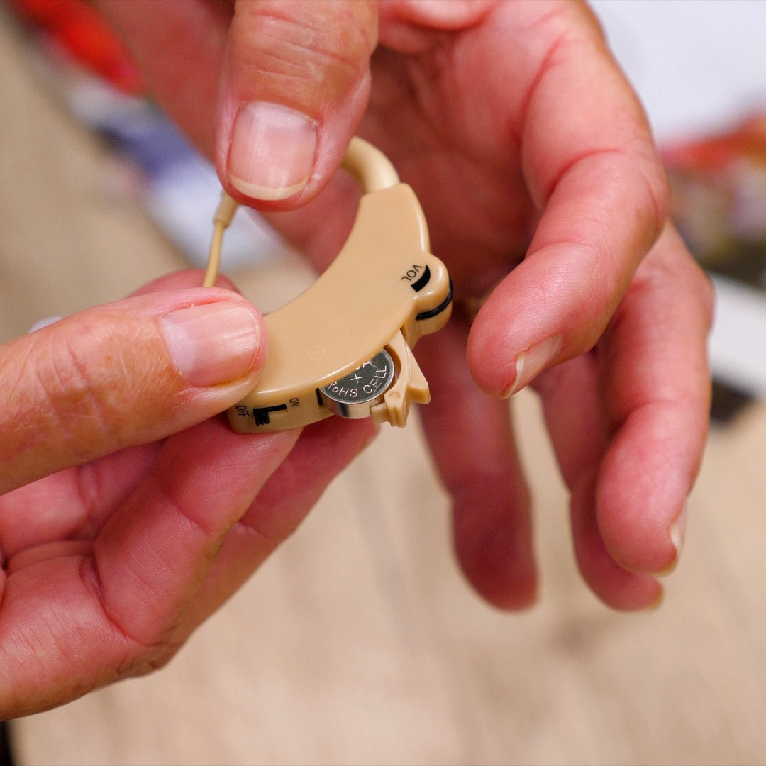 Sound amplifier for ear - discreet design