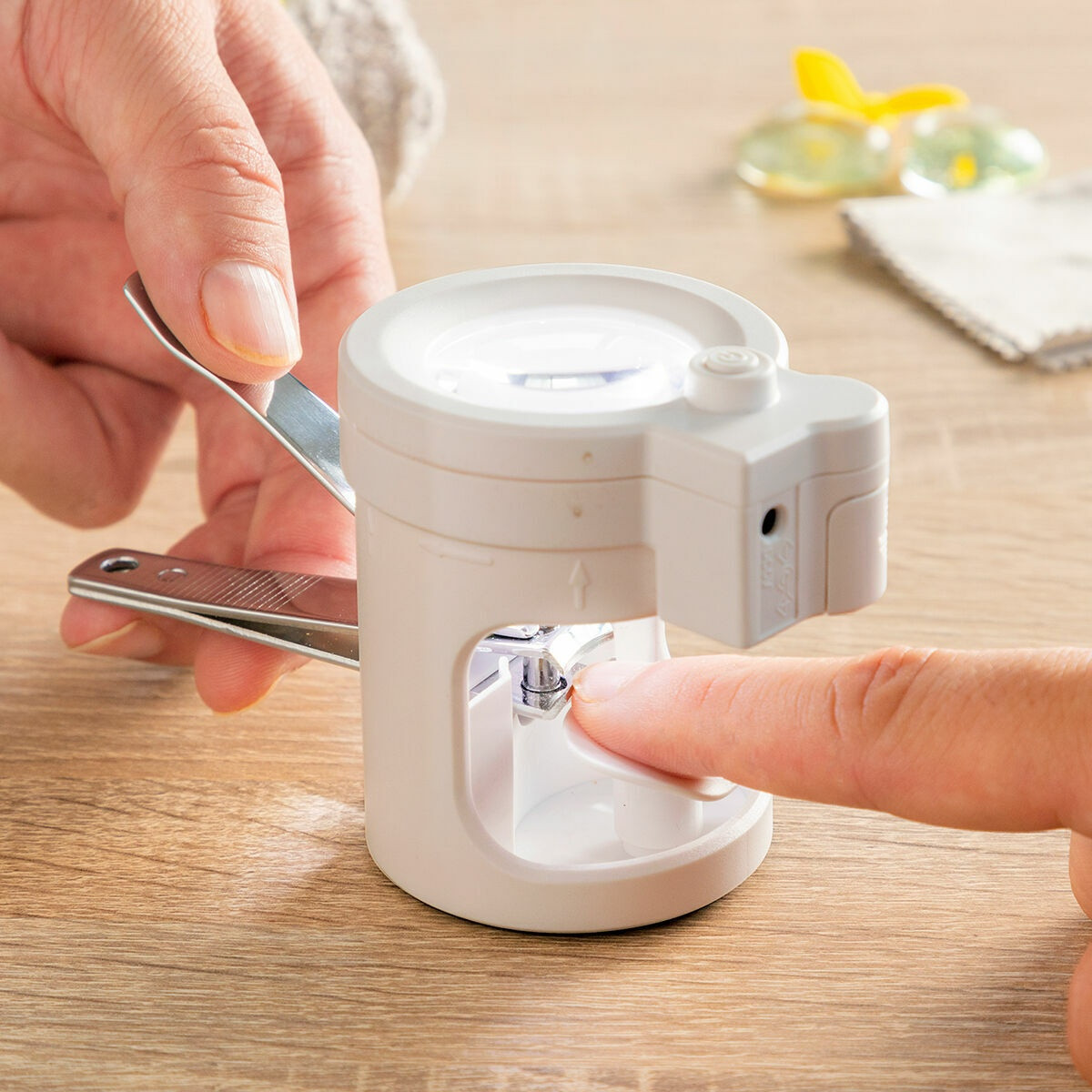 Cortador de unhas com LED e lupa