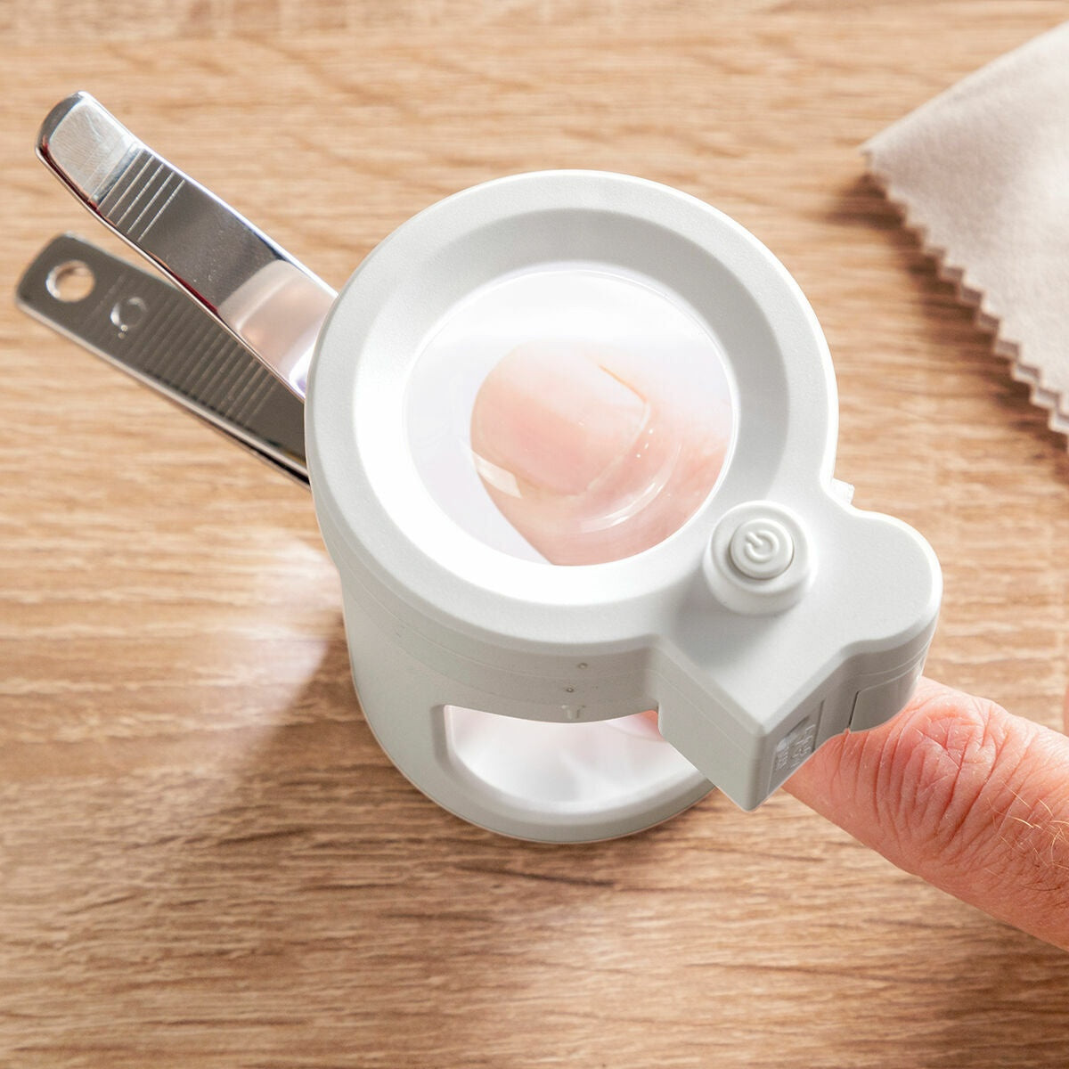 Cortador de unhas com LED e lupa