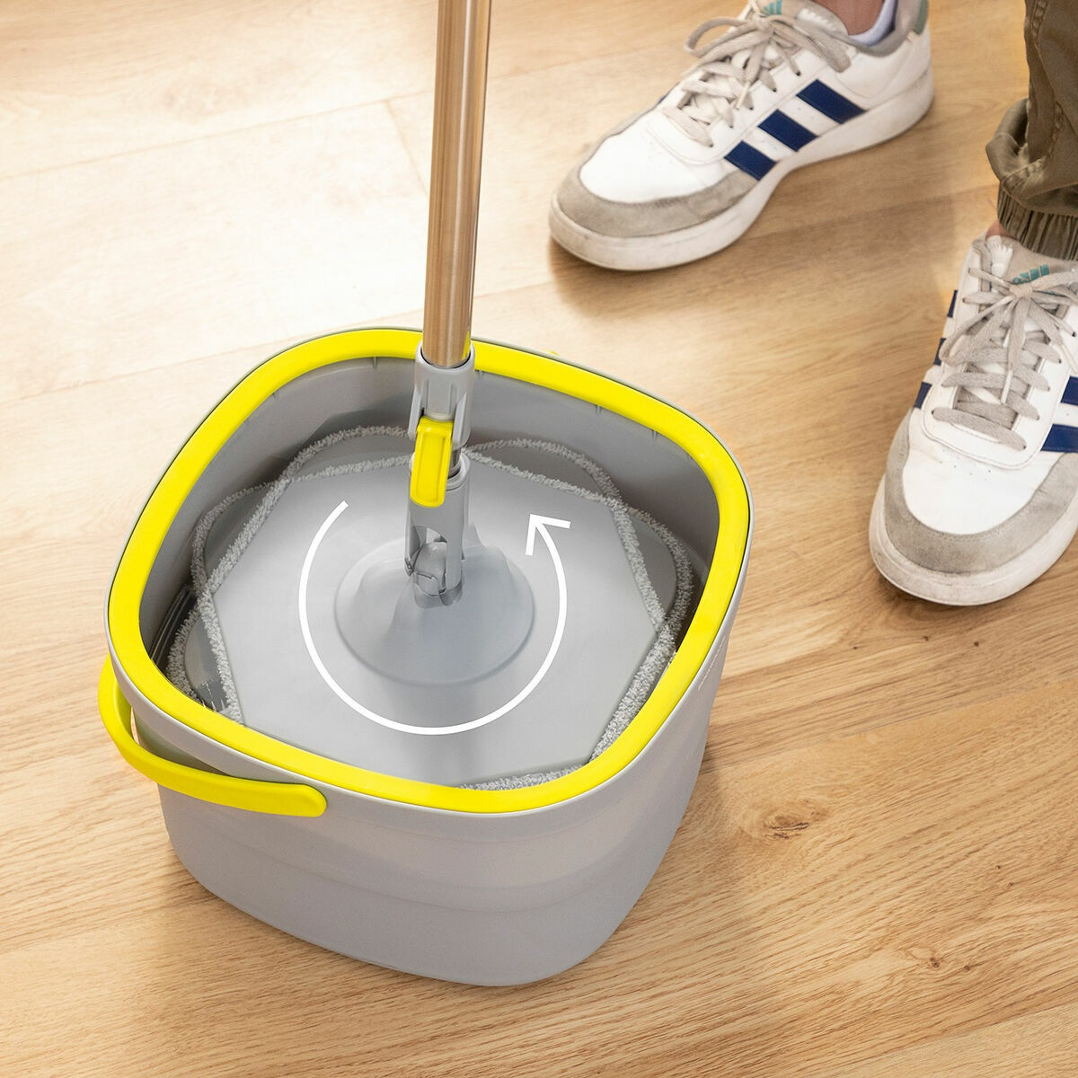 Selbstreinigender Mopp mit Wasserabscheider-Eimer