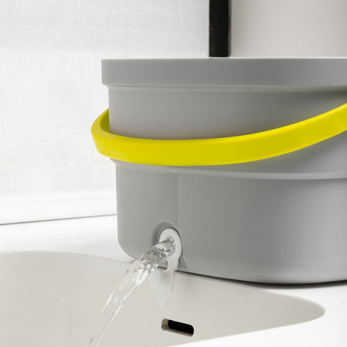 Selbstreinigender Mopp mit Wasserabscheider-Eimer