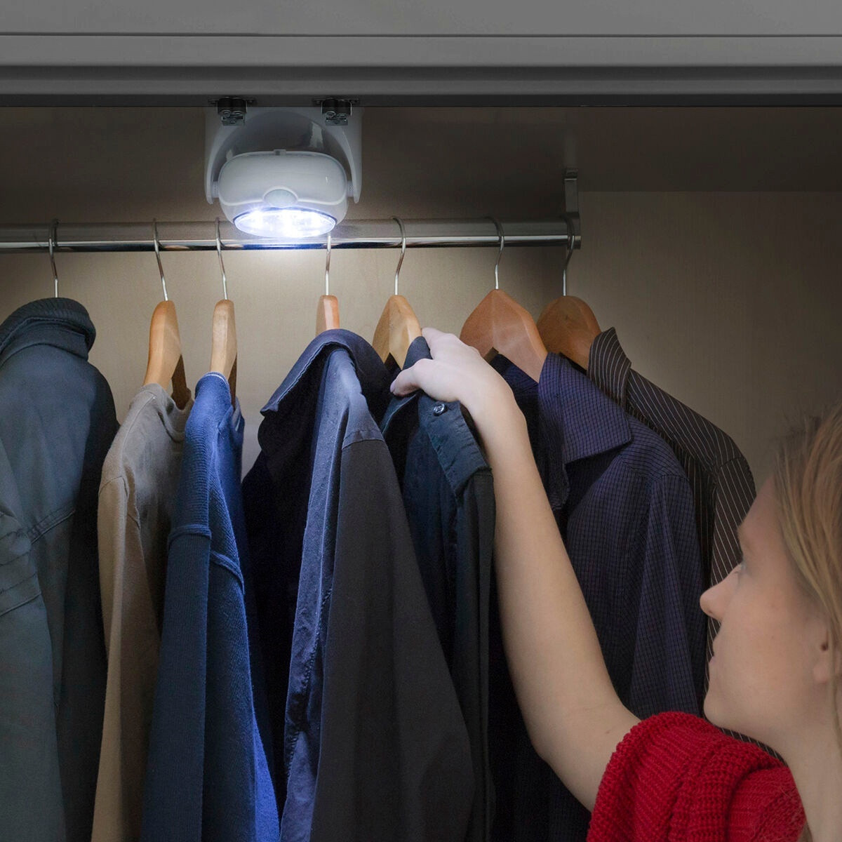 Lâmpada LED energeticamente eficiente com sensor de movimento