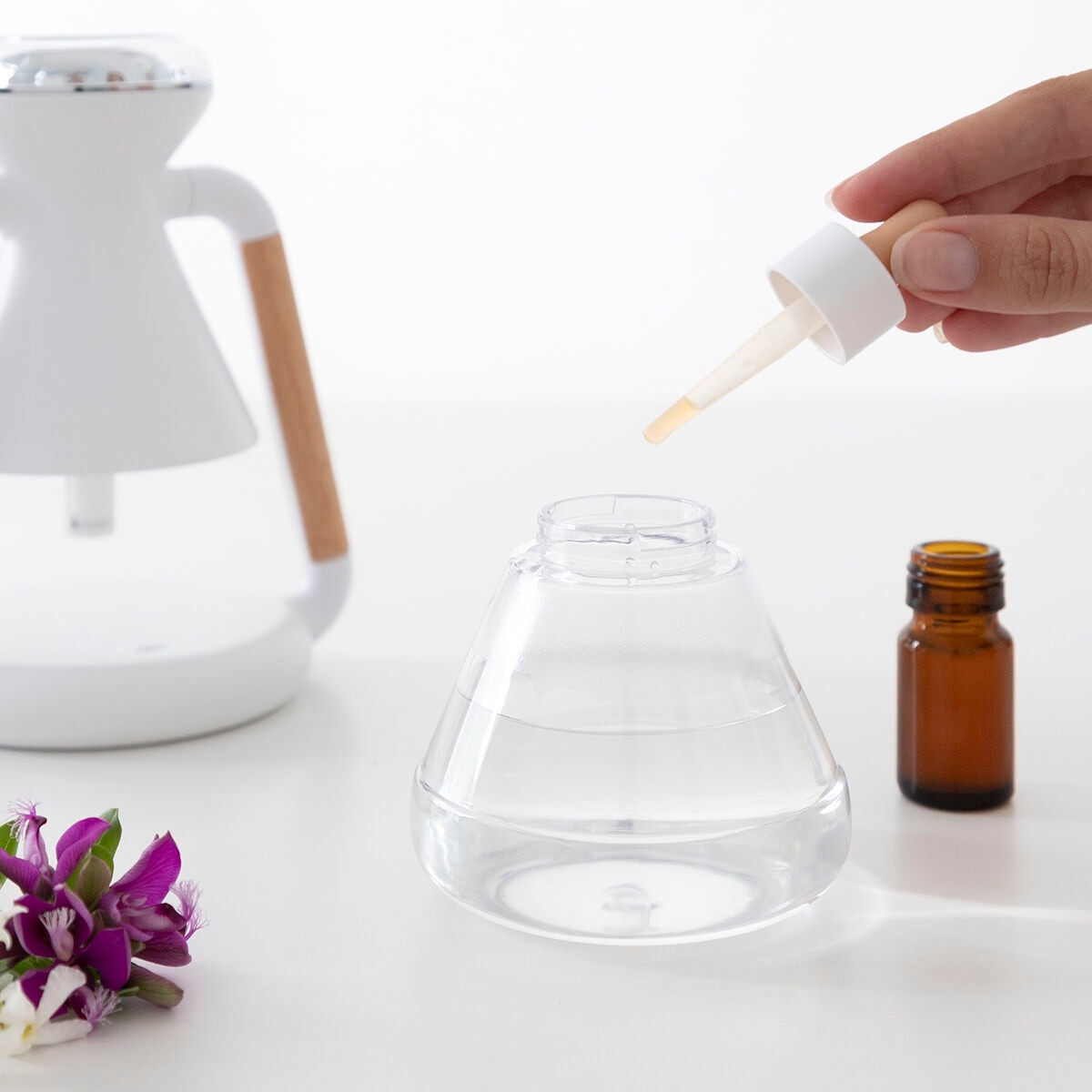Wireless Charger with Humidifier & Aroma Diffuser