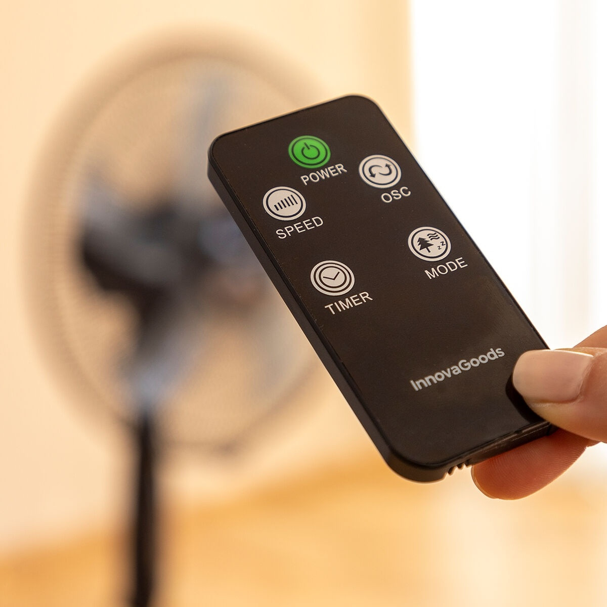 Ventilatore a piantana nero da 45 W con timer e telecomando