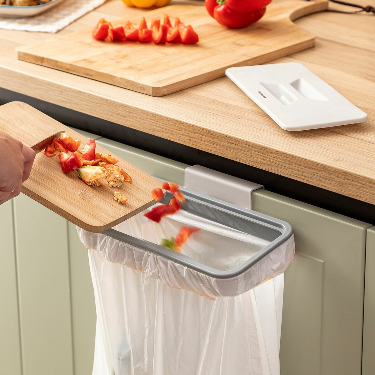 Space-saving Garbage Bag Holder with Lid