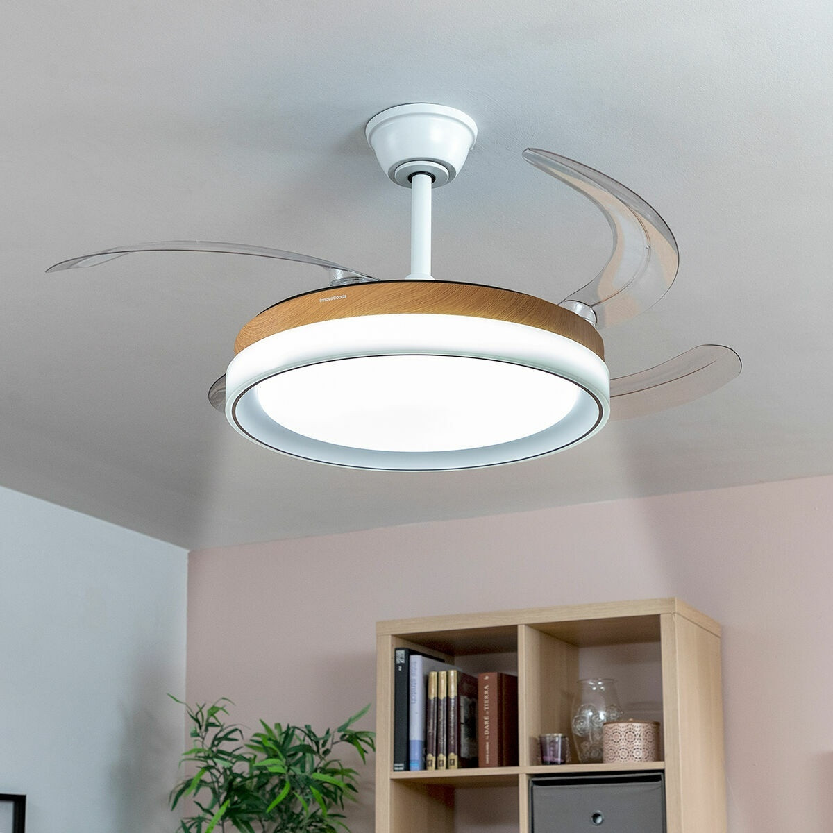 Retractable LED ceiling fan with remote control
