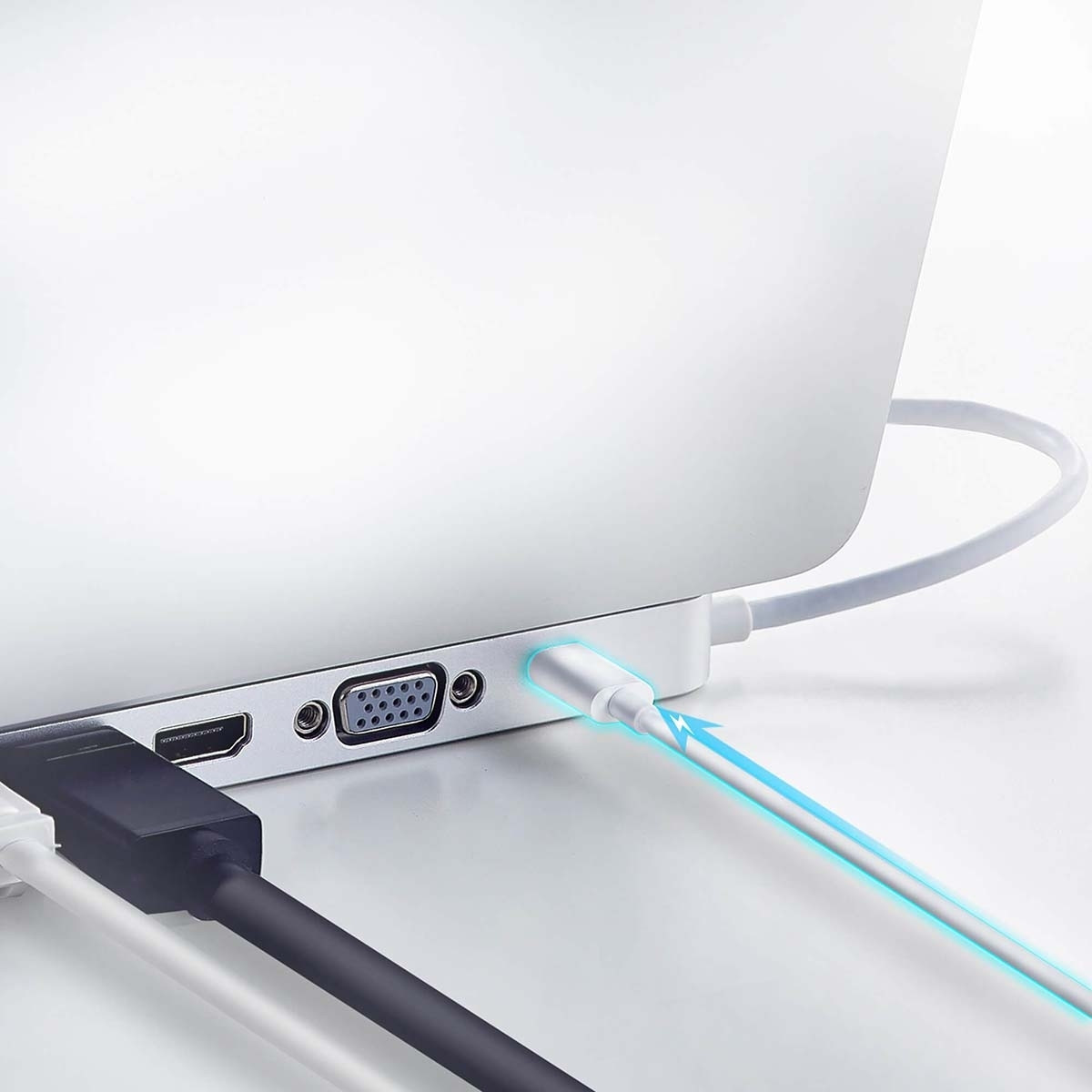 Dock multiporta USB-C com Power Pass-Thr