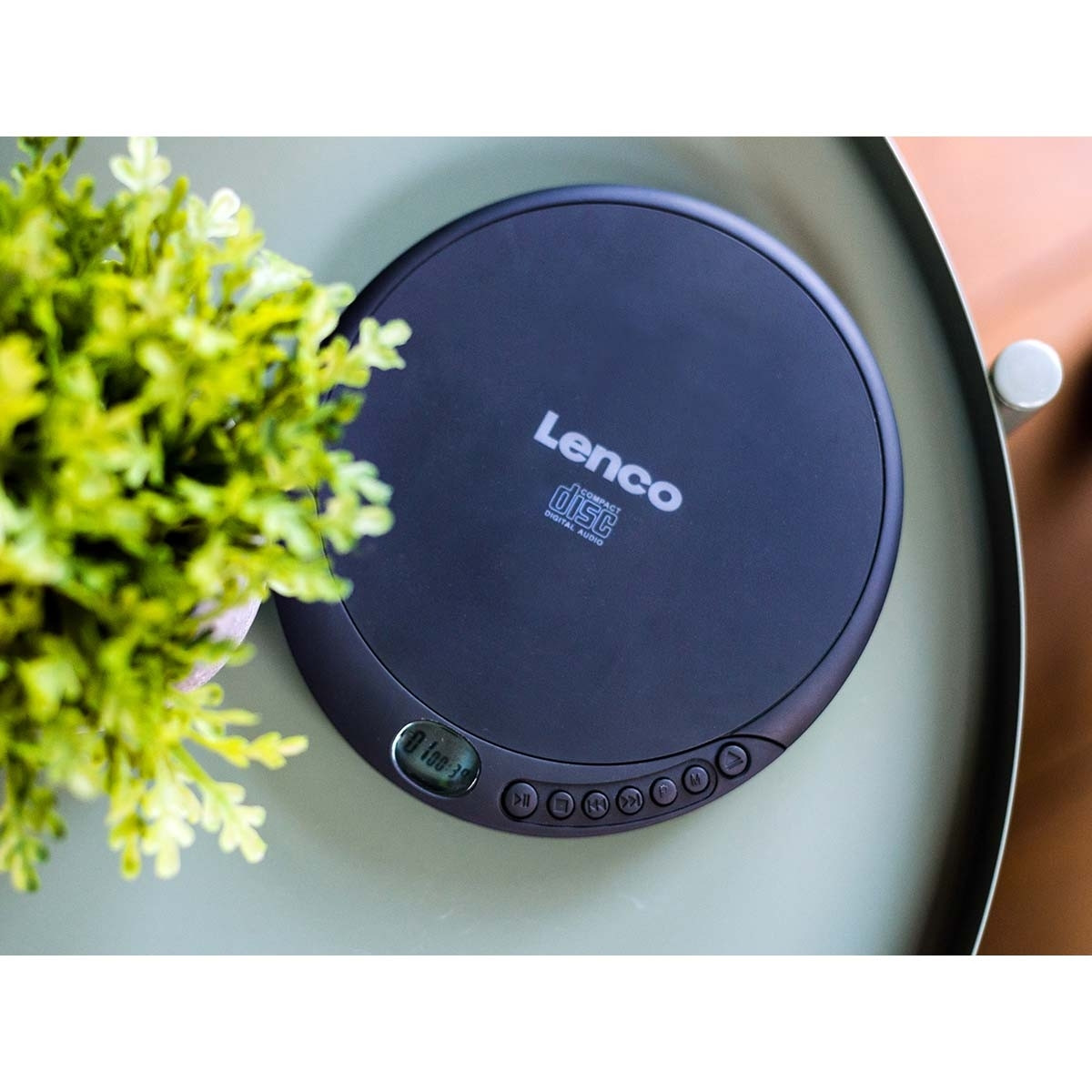 Portable CD player with charge function