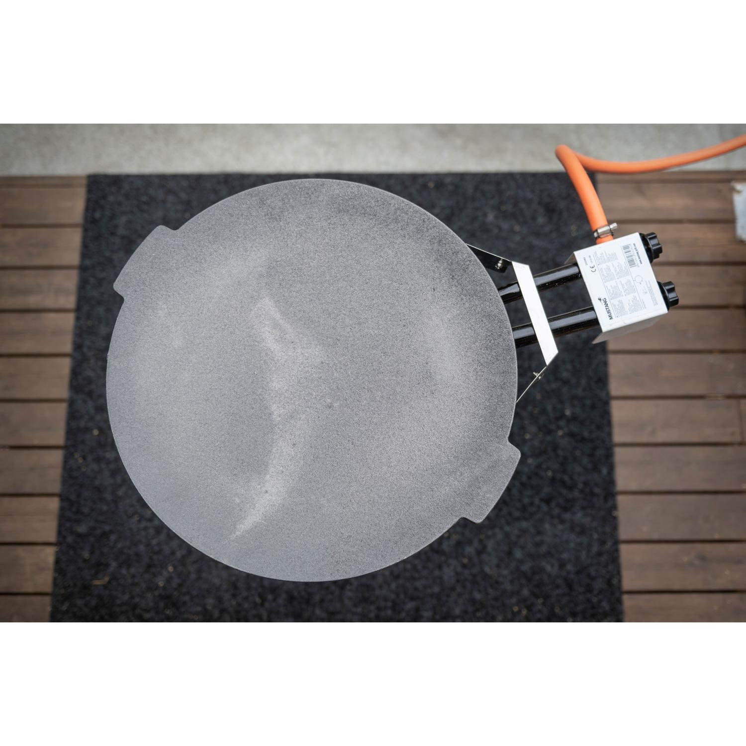 Padella 45 cm comprese le gambe.