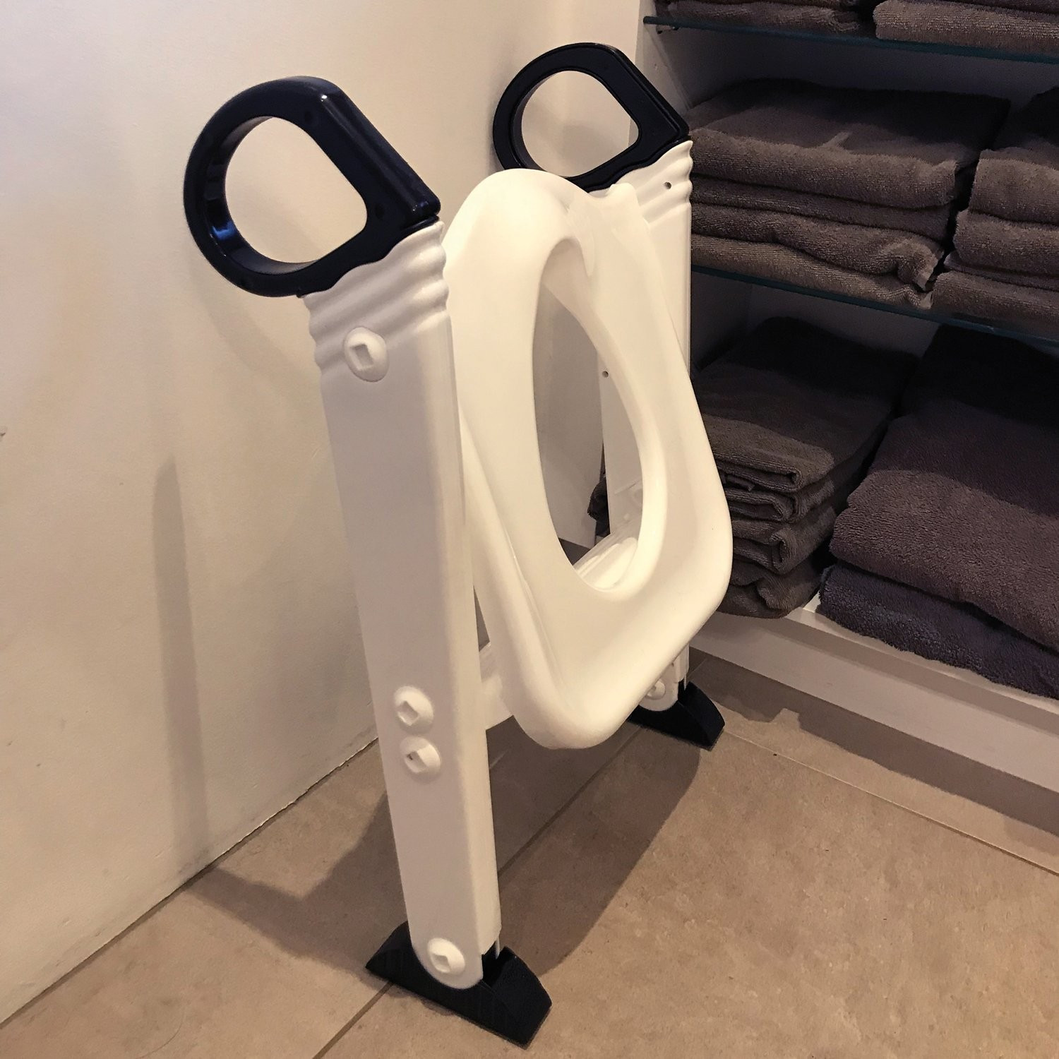 Toilet trainer con scale