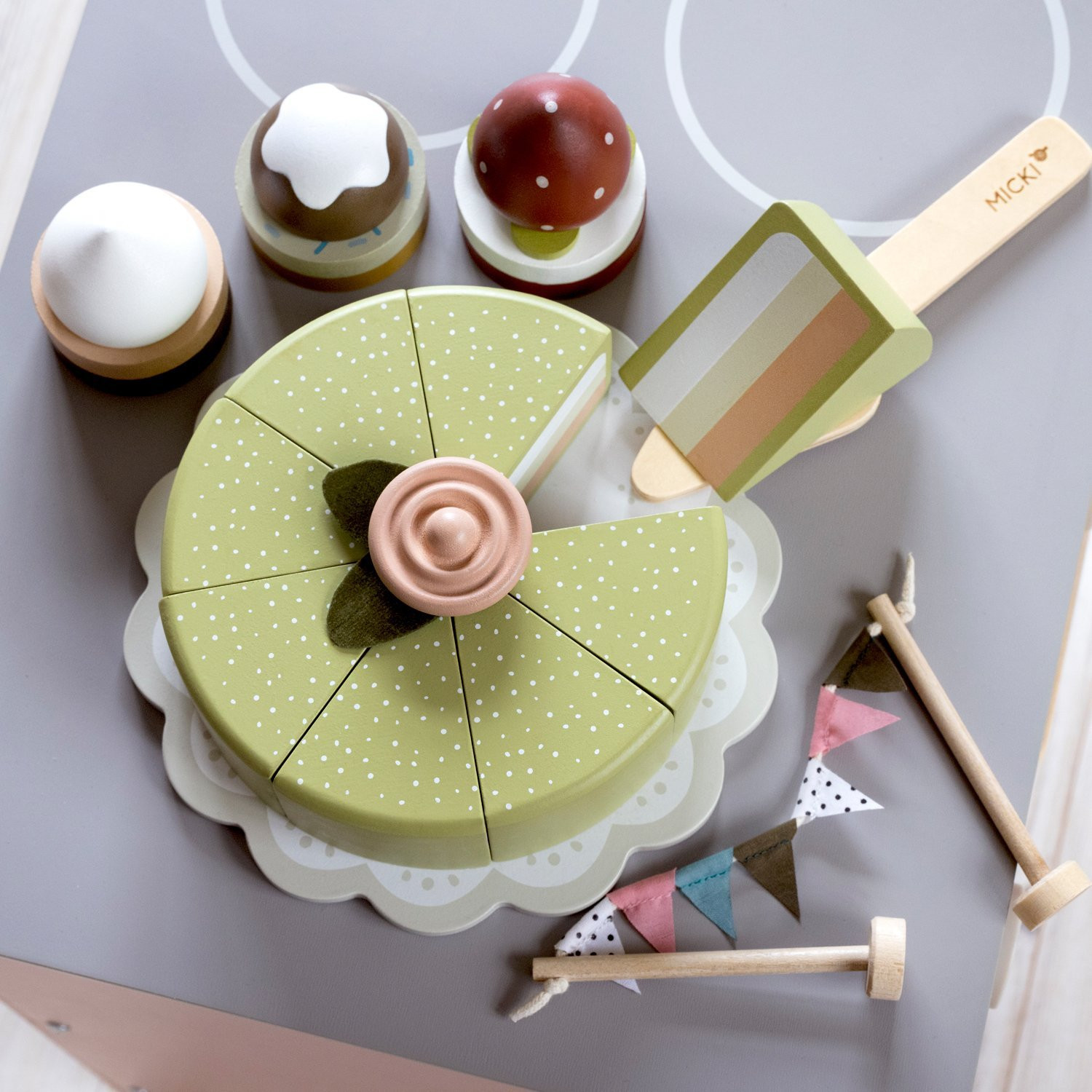 Bolo de brinquedo