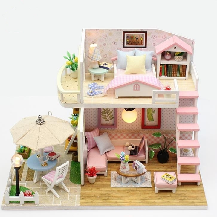 Maison de poupée multicolore avec meubles à assembler