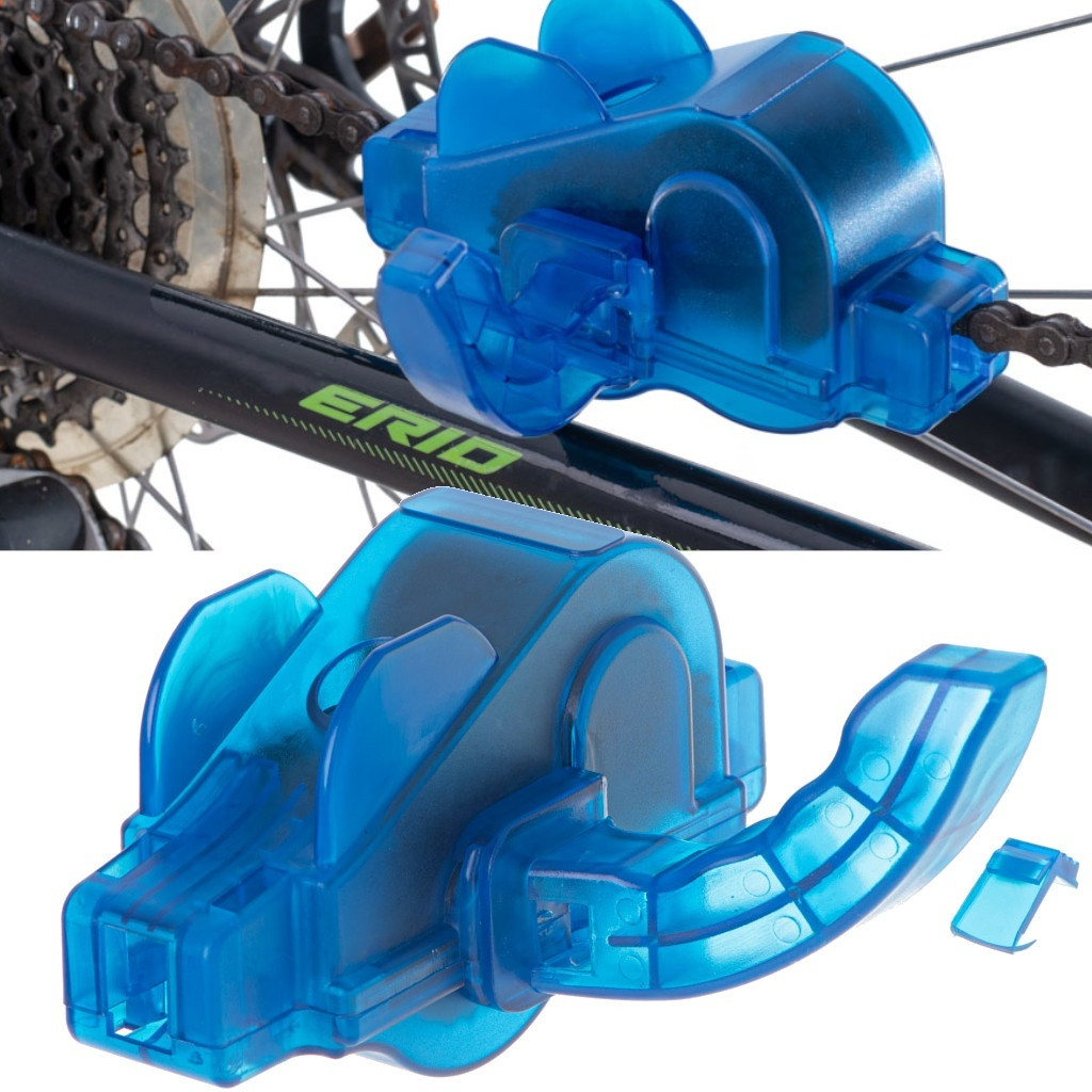 Effective bicycle chain cleaner with several brushes