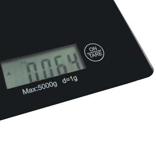 Digital flat kitchen scale with high precision
