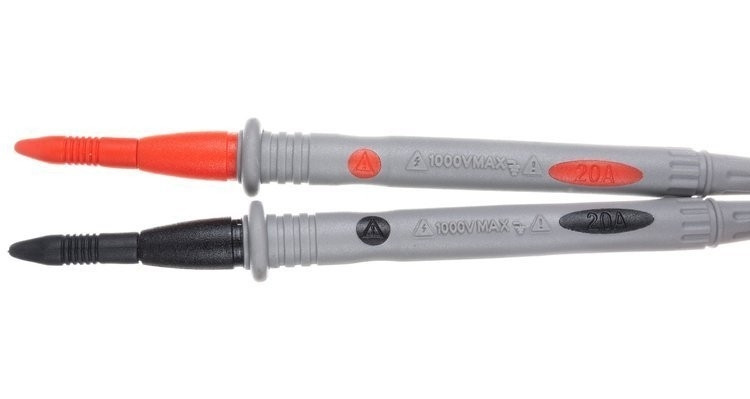 Test leads with alligator clips for precision