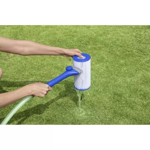 Filter brush with adjustable water jet
