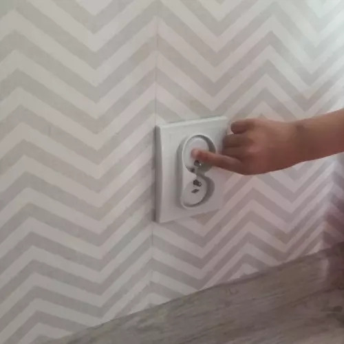 Child-proof electrical socket cover 15-pack with keys