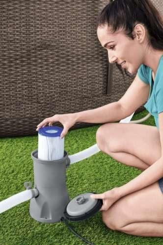 Pompa per piscina efficiente con capacità elevata