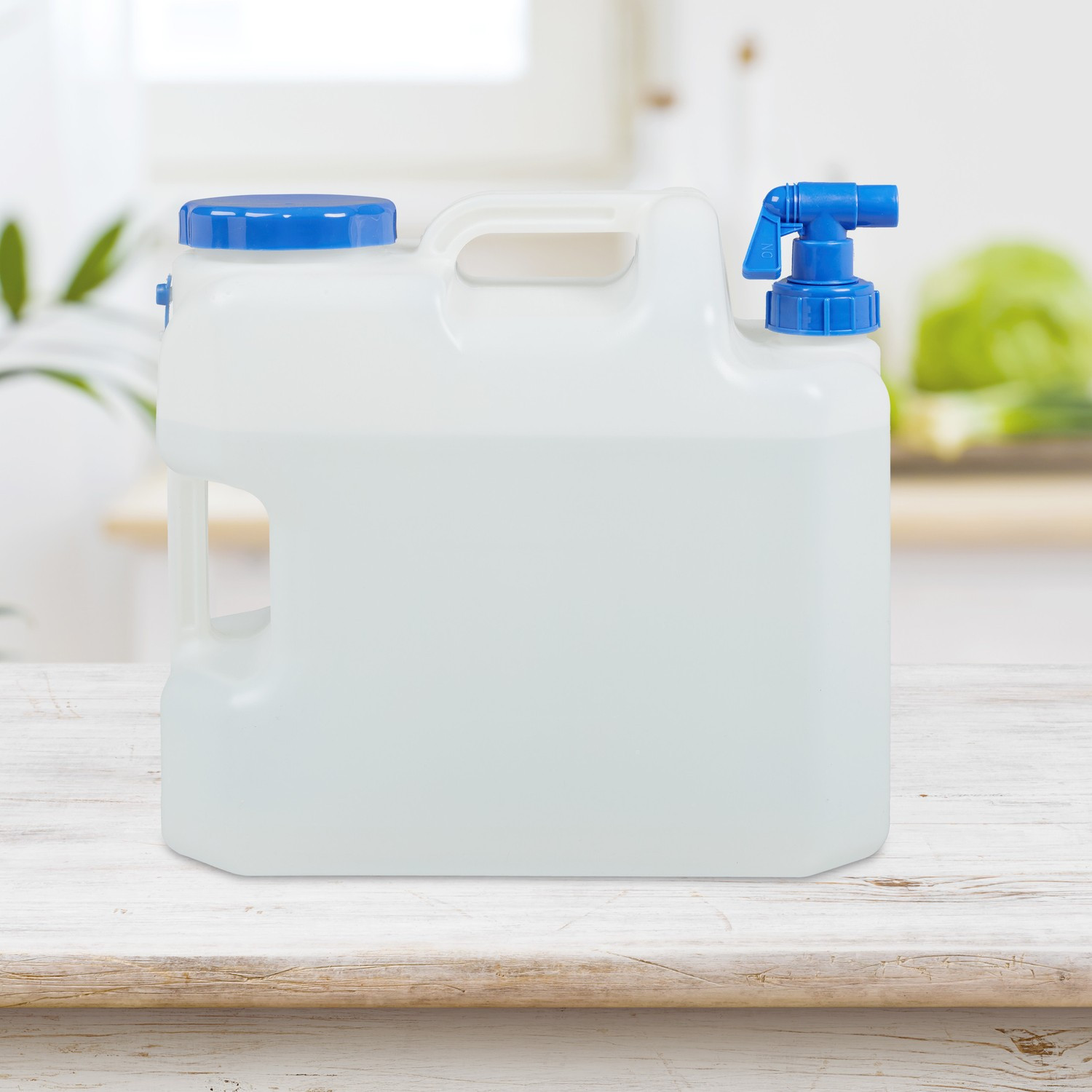 Jarra de agua con grifo