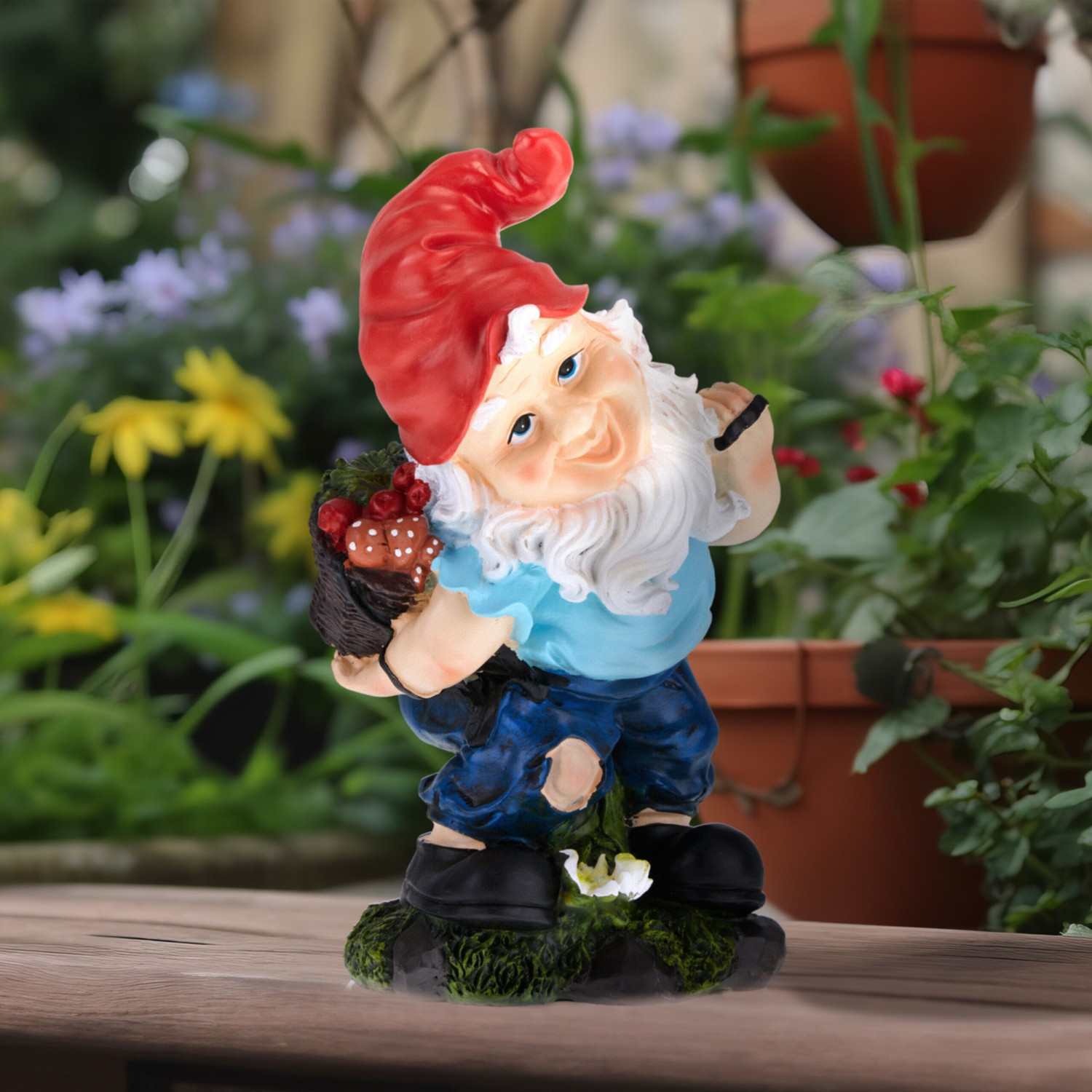 Tuinkabouter met oogstmand