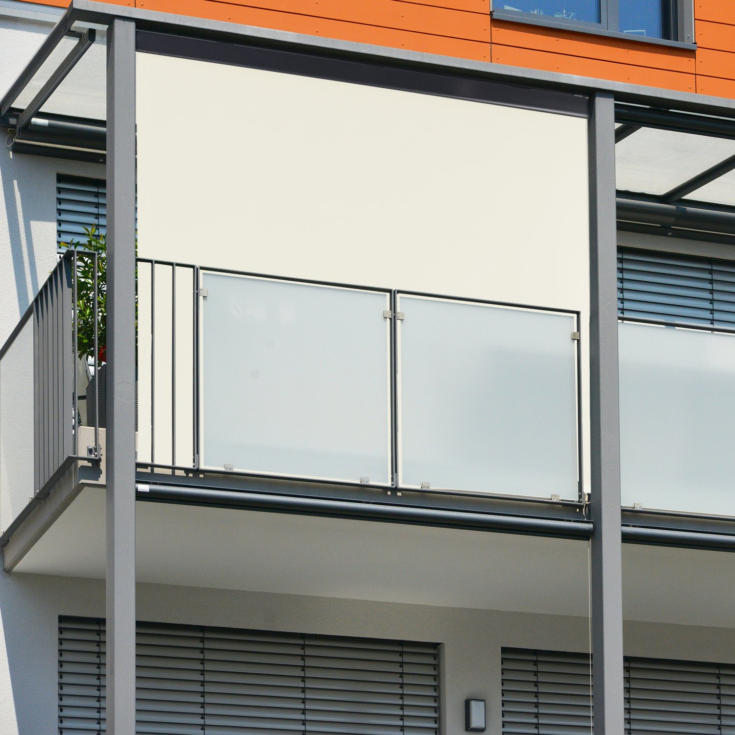 Toldo vertical bege com manivela