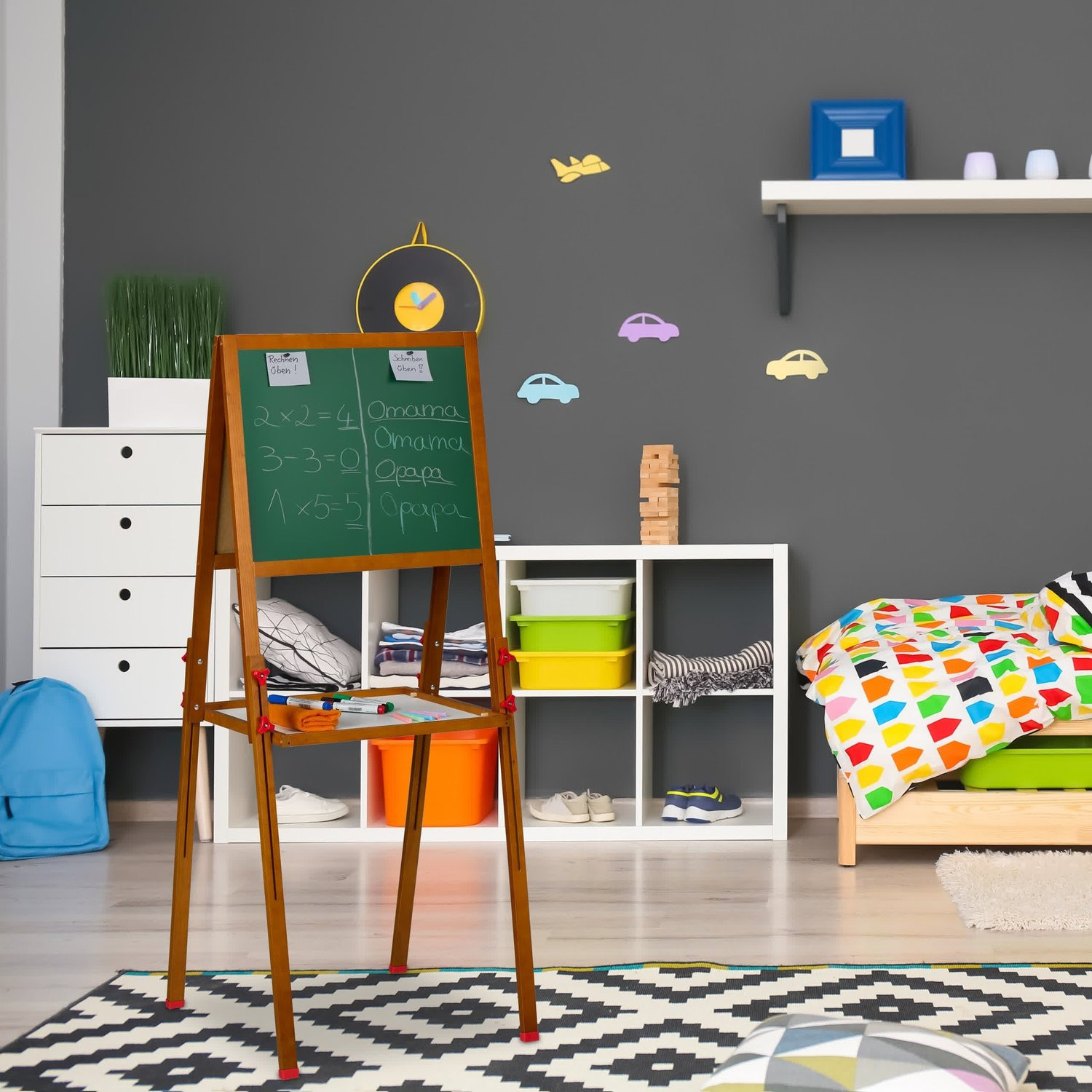 Arquibancada infantil com quadro branco