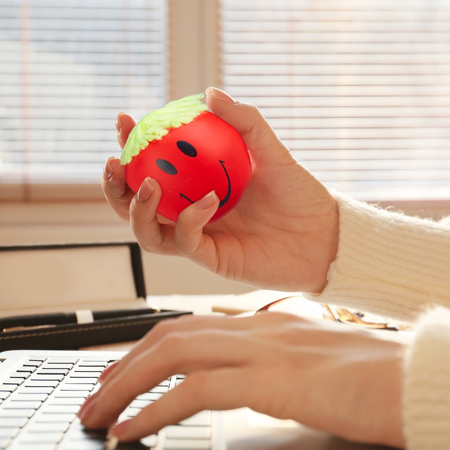 Stressball 6 cm 24er-Pack