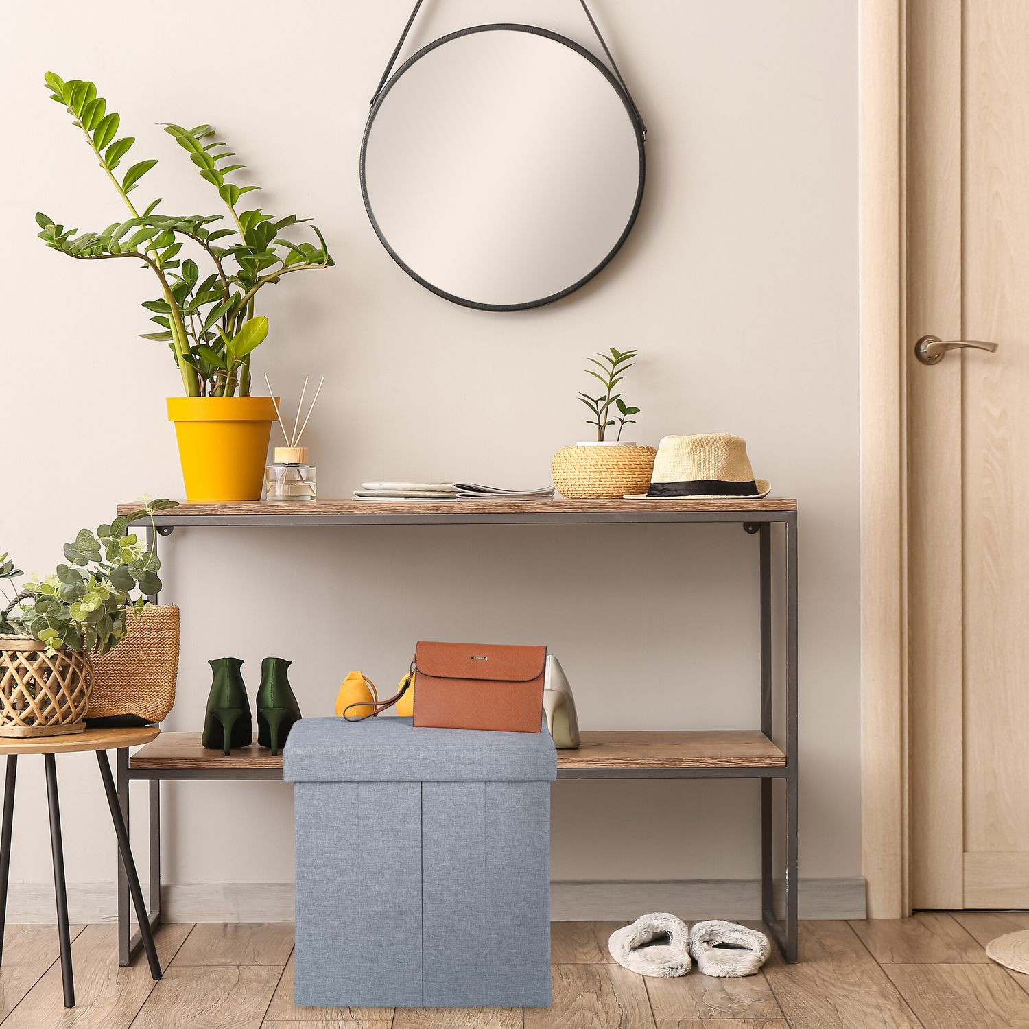 Taburete gris con espacio de almacenamiento
