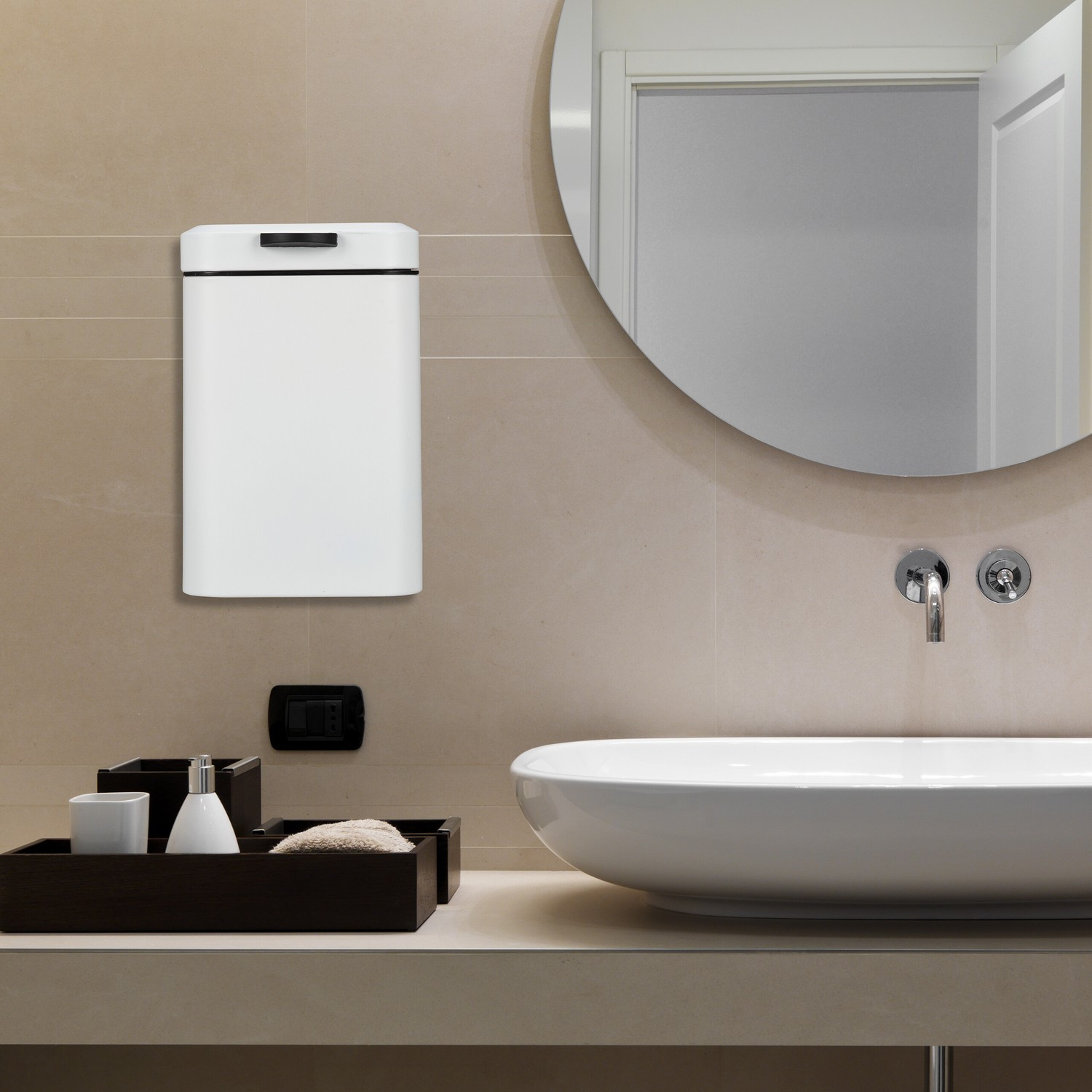 Wall-mounted cosmetics container 6 liters