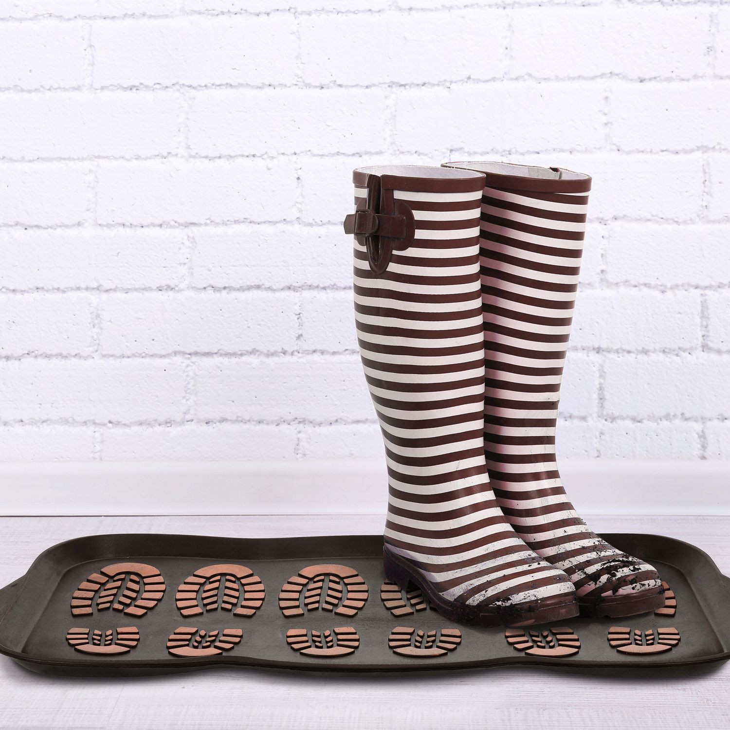 Rubber drip tray for shoes