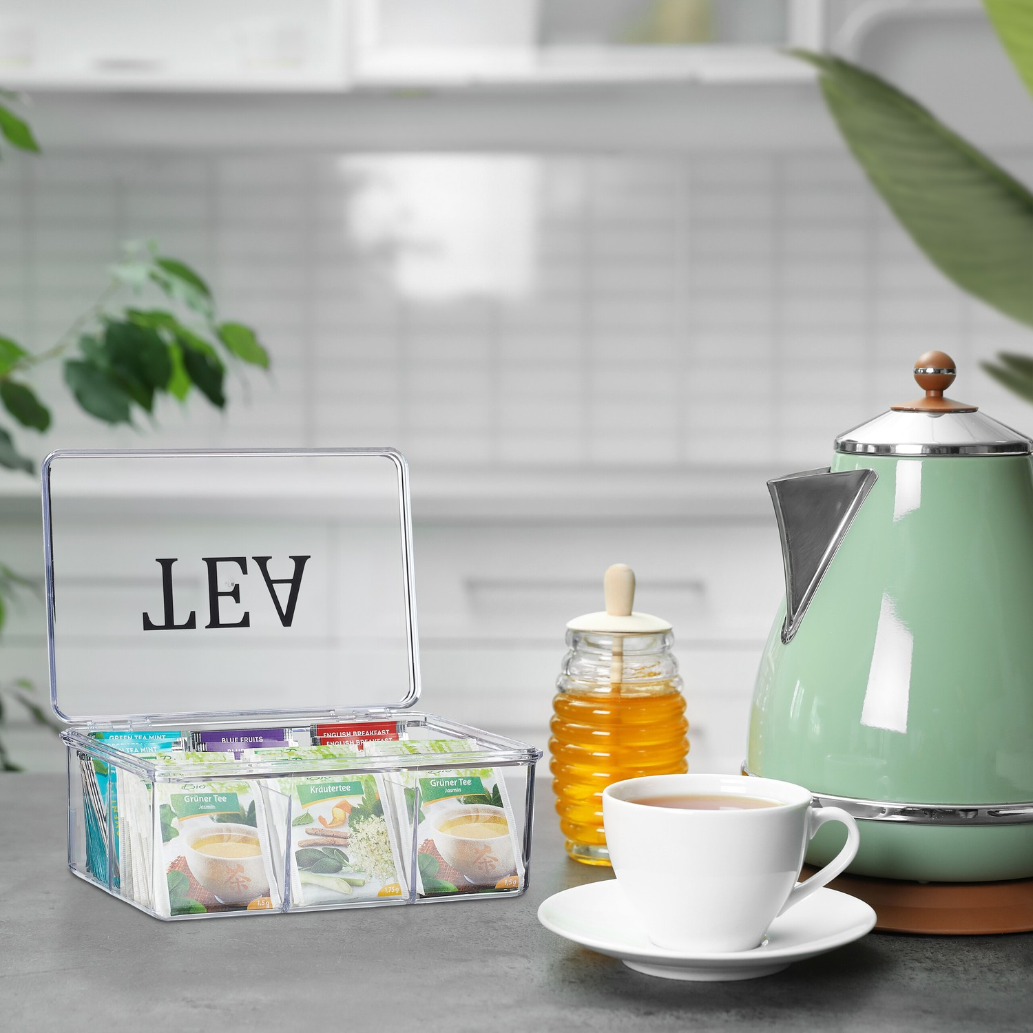 Caja de té transparente con 6 compartimentos.