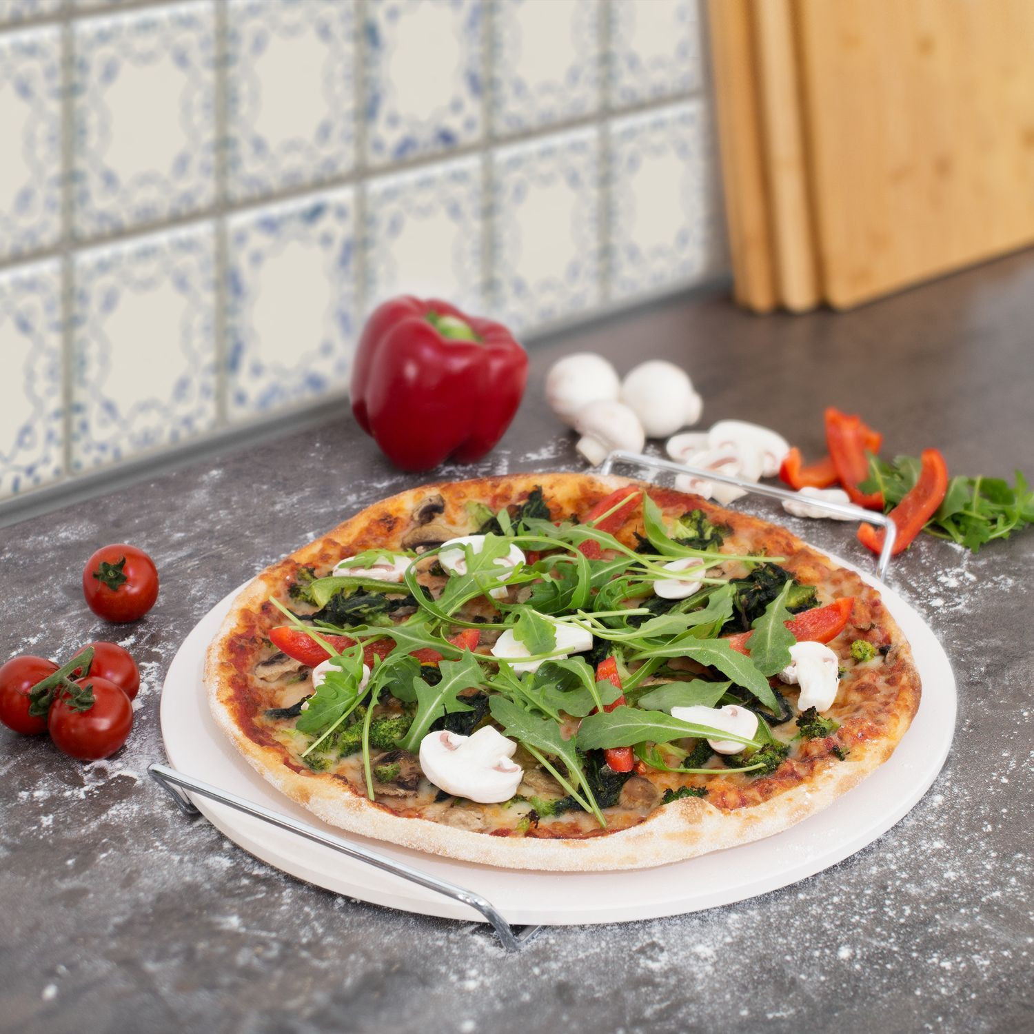 Round pizza stone with holder