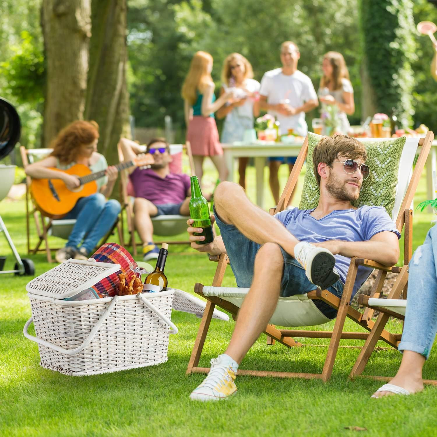 Picnic basket with lid