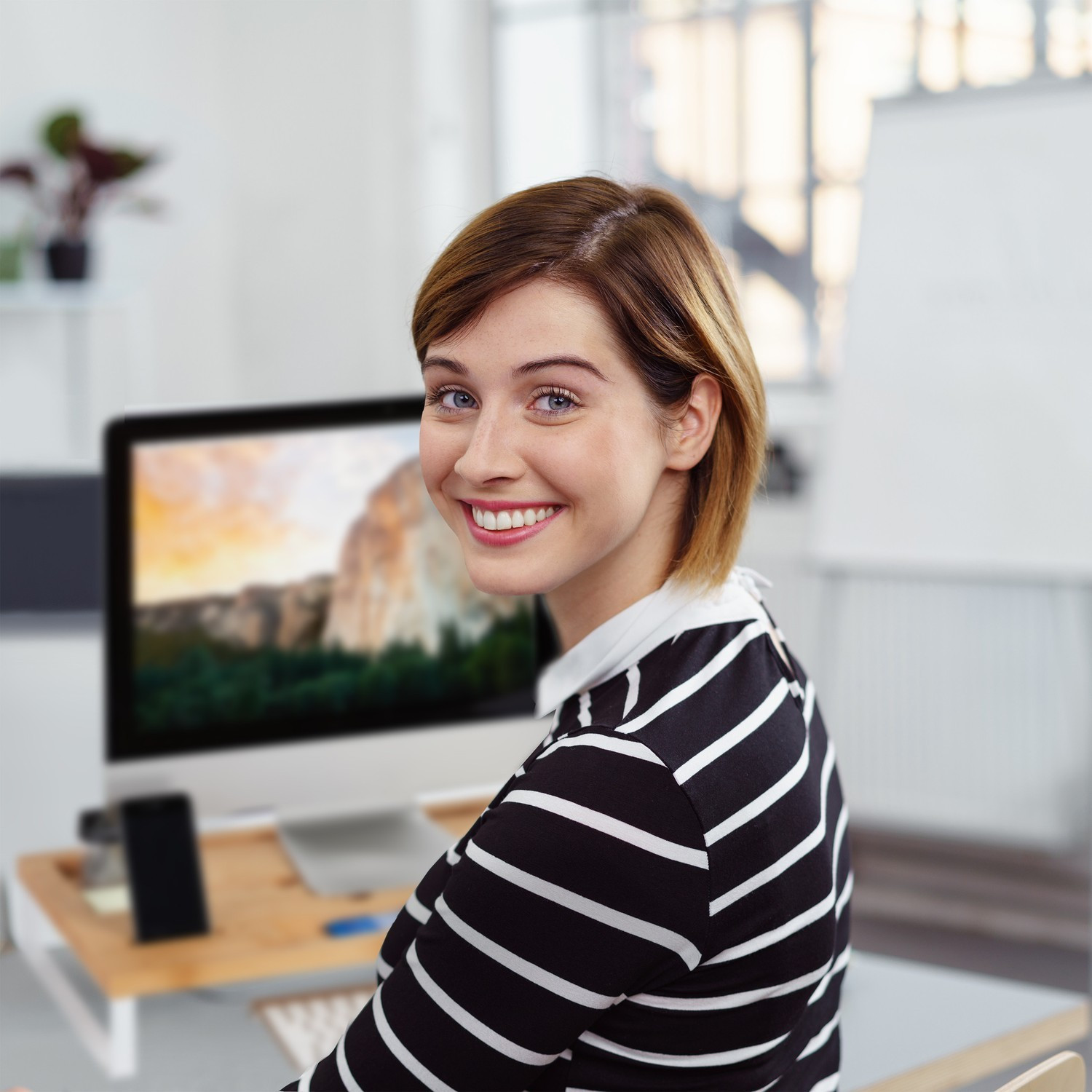 Monitorständer mit Tischteiler