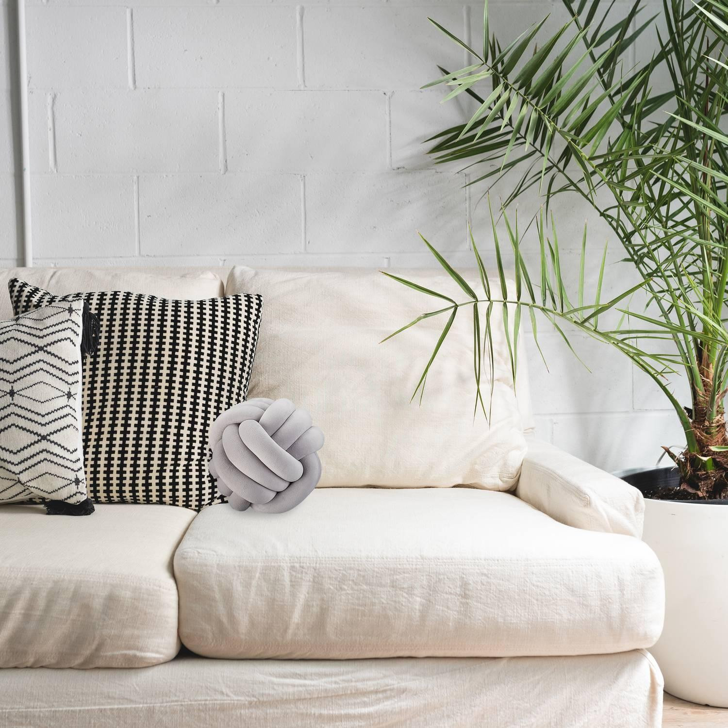 Knot cushion solid color