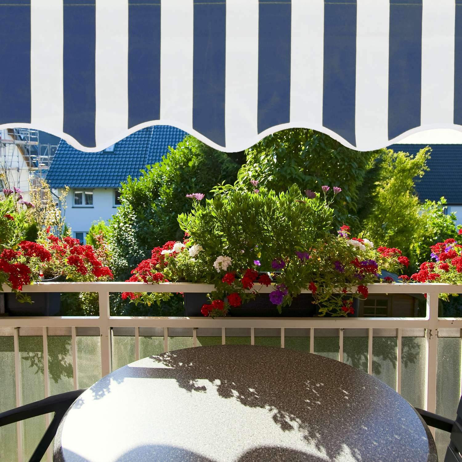 Store de balcon bleu/blanc