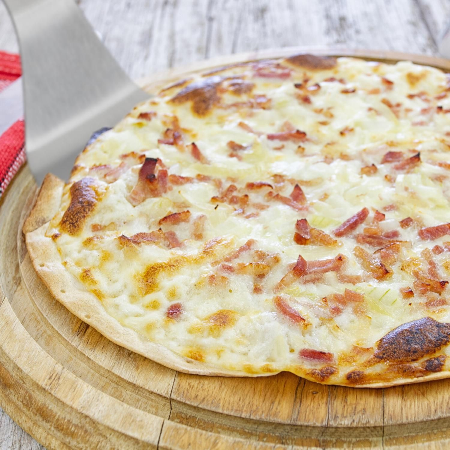 Pizzaschieber mit Holzgriff